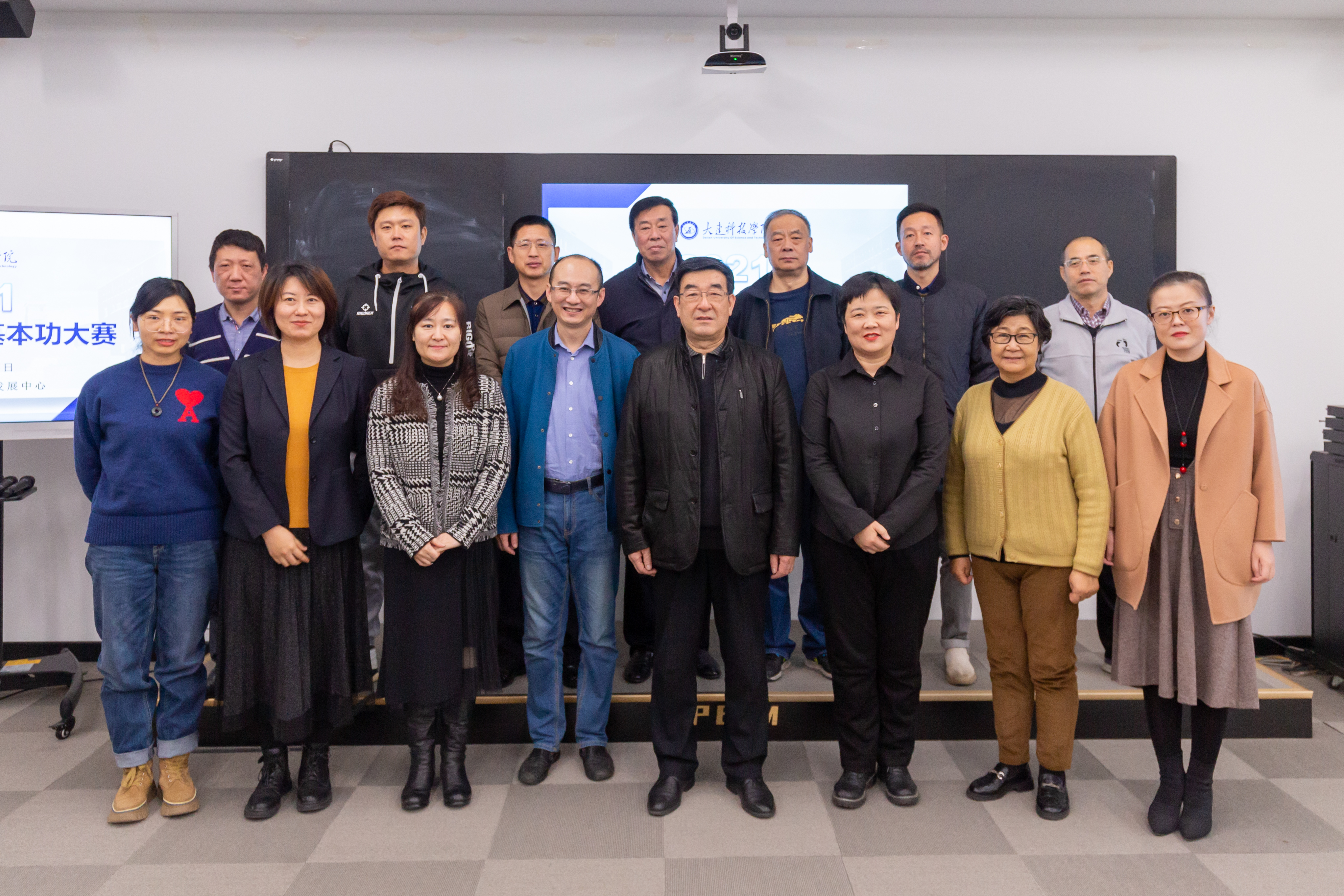 图片1：参赛评委合影.jpg