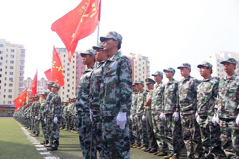 beat365隆重举行2017级新生开学典礼暨军训阅兵仪式